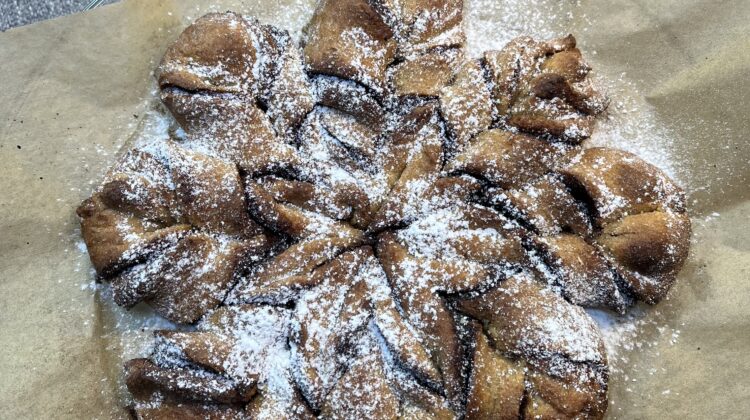 Einkorn Snowflake Pull Apart Cinnamon Rolls